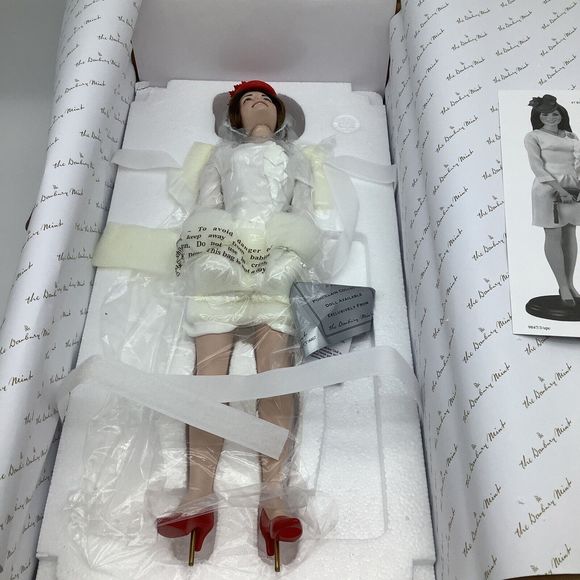 Kate Middleton High Fashion Collectible Porcelain Doll By Danbury Mint NIB‎ - Picture 9 of 10